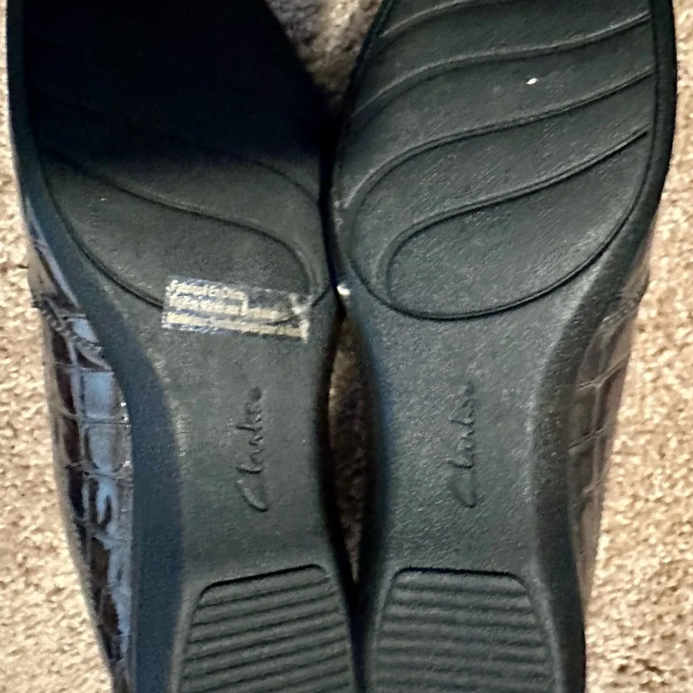 Clarks Collection Womens Brown Croc Embossed Loafer Flats Shoes Size 6.5M‎